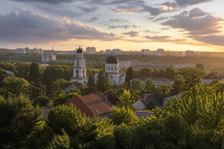 Illustration photographique : une vue éditoriale de Chișinău, Moldavie. Illustration éditoriale, scène imaginaire.