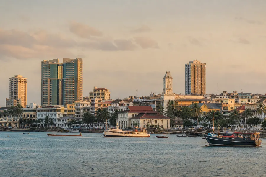 Illustration photographique : une vue éditoriale de Dar es Salaam, Tanzanie. Illustration éditoriale, scène imaginaire.