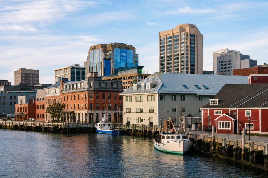 Illustration photographique : le port, les bateaux et les quais historiques de Halifax.