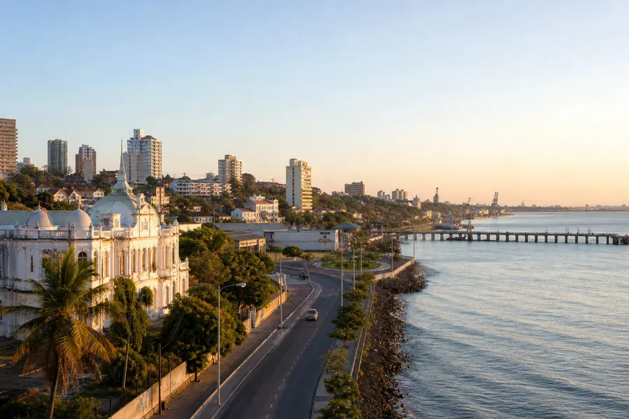Illustration photographique : une vue éditoriale de Maputo, Mozambique. Illustration éditoriale, scène imaginaire.