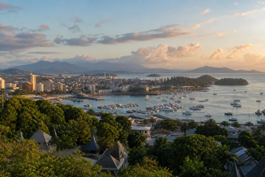 Illustration photographique : une vue éditoriale de Nouméa, Nouvelle-Calédonie. Illustration éditoriale, scène imaginaire.