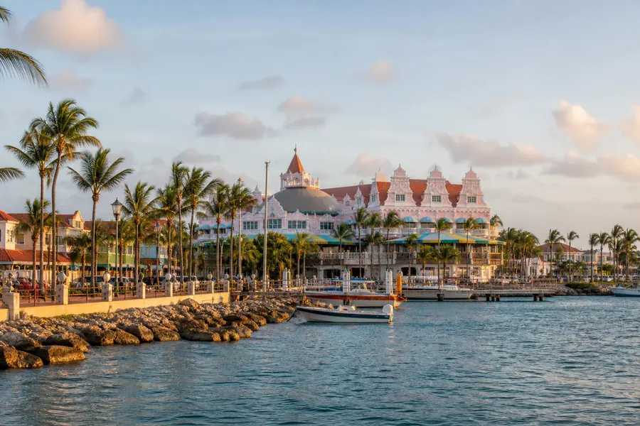 Illustration photographique : une vue éditoriale de Oranjestad, Aruba. Illustration éditoriale, scène imaginaire.