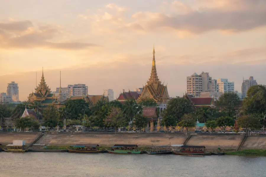 Illustration photographique : une vue éditoriale de Phnom Penh, Cambodge. Illustration éditoriale, scène imaginaire.
