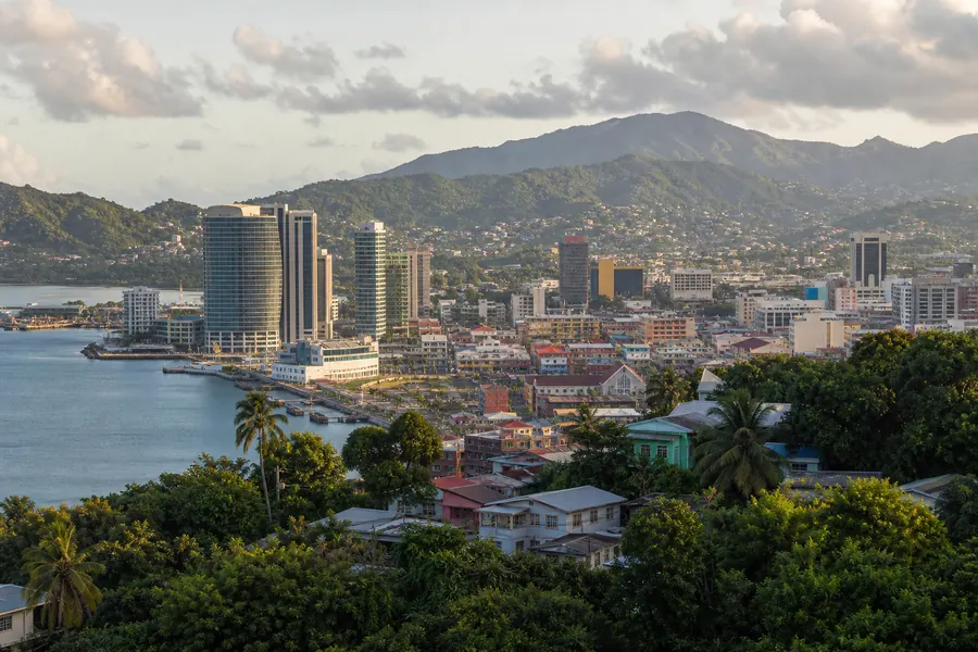 Illustration photographique : une vue éditoriale de Port-d’Espagne, Trinité-et-Tobago. Illustration éditoriale, scène imaginaire.