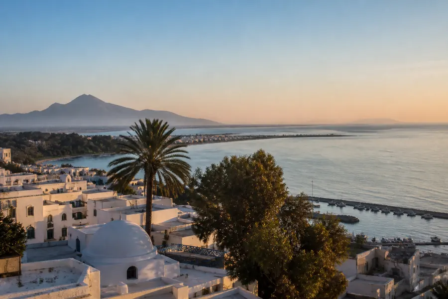Illustration photographique : une vue éditoriale de Tunis, Tunisie. Illustration éditoriale, scène imaginaire.