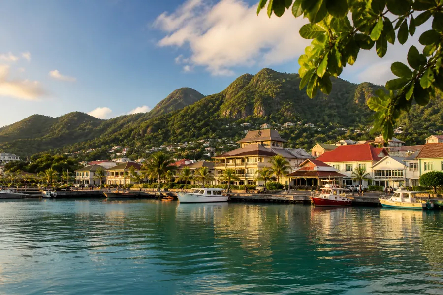 Illustration photographique : une vue éditoriale de Victoria, Seychelles. Illustration éditoriale, scène imaginaire.