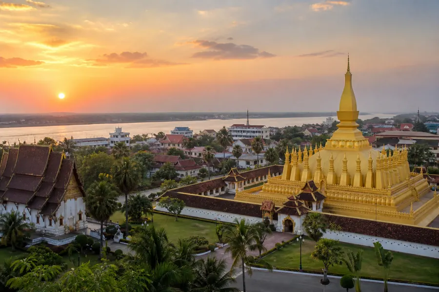 Illustration photographique : une vue éditoriale de Vientiane, Laos. Illustration éditoriale, scène imaginaire.